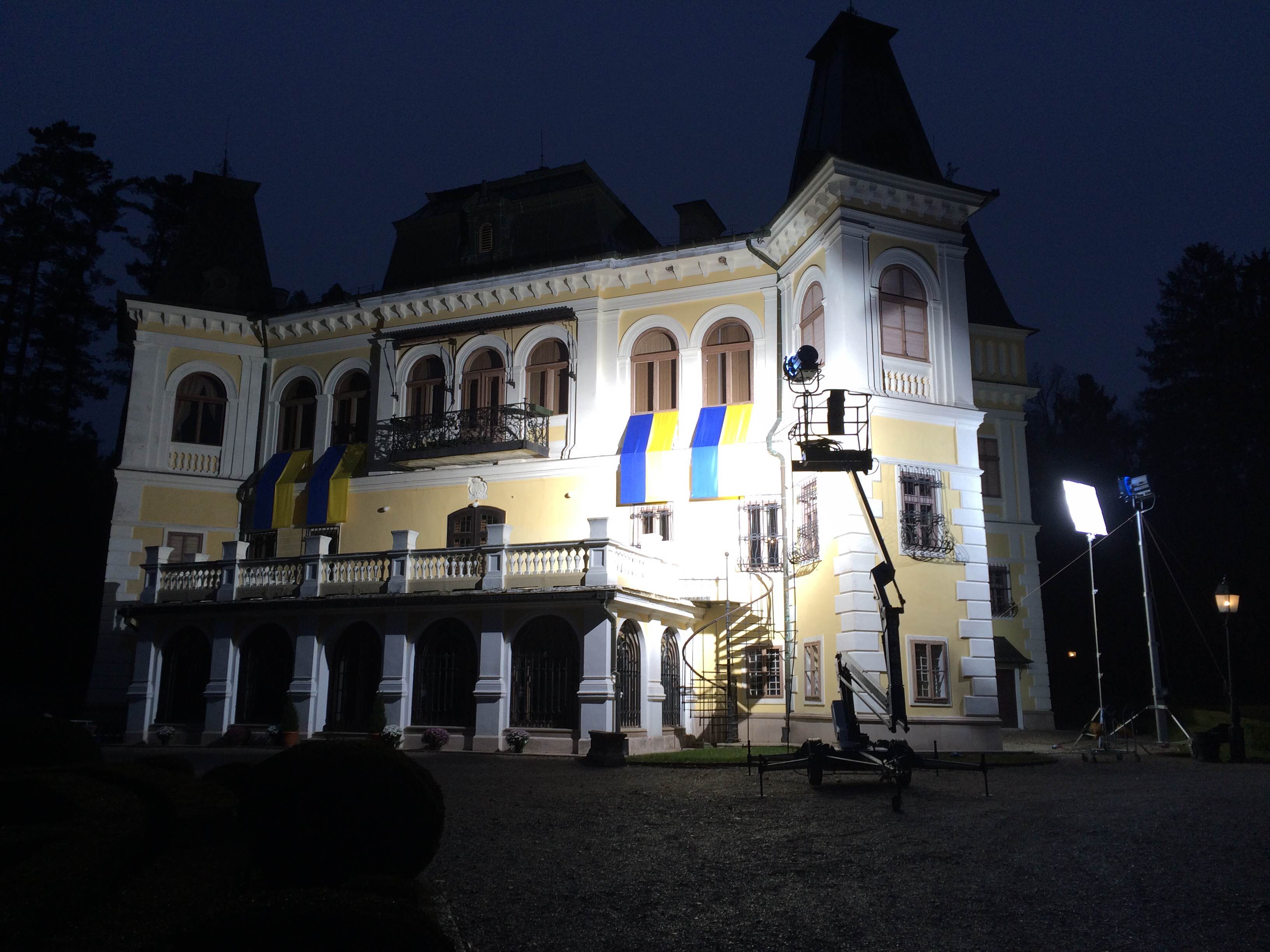 Vysokozdvižná plošina je ideálna aj na osvetlenie pri nakrúcaní filmov